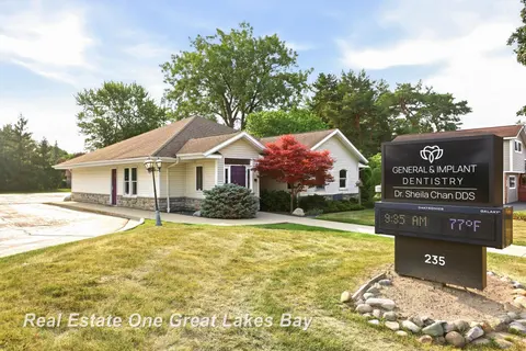 235 S Center Road, Saginaw MI 48638 photo 2