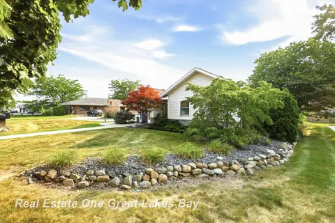 235 S Center Road, Saginaw MI 48638 photo 3