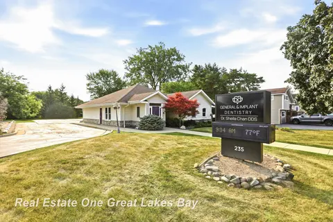 235 S Center Road, Saginaw MI 48638 photo 4