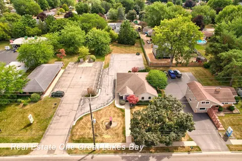 235 S Center Road, Saginaw MI 48638 photo 5