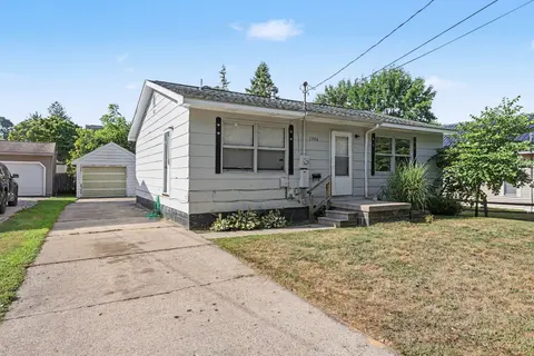 1906 James Street, Essexville MI 48732 photo 3