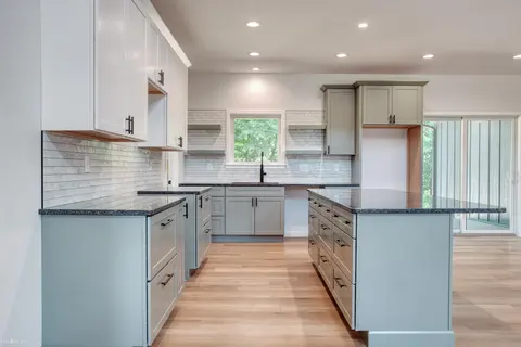 915 Marguerite Drive, Owosso MI 48867 photo 3