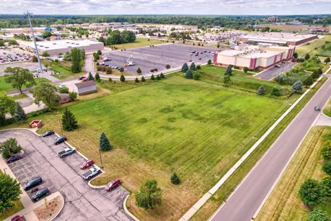 Bueker Drive, Saginaw MI 48604-2400 photo 2