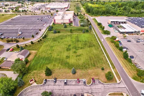 Bueker Drive, Saginaw MI 48604-2400 photo 3