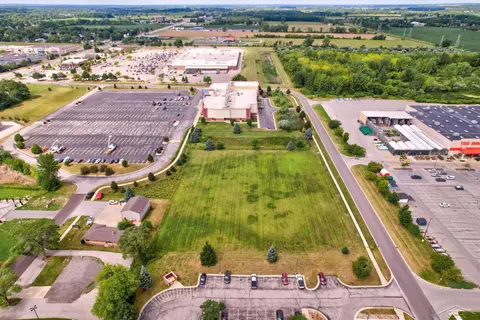 Bueker Drive, Saginaw MI 48604-2400 photo 4