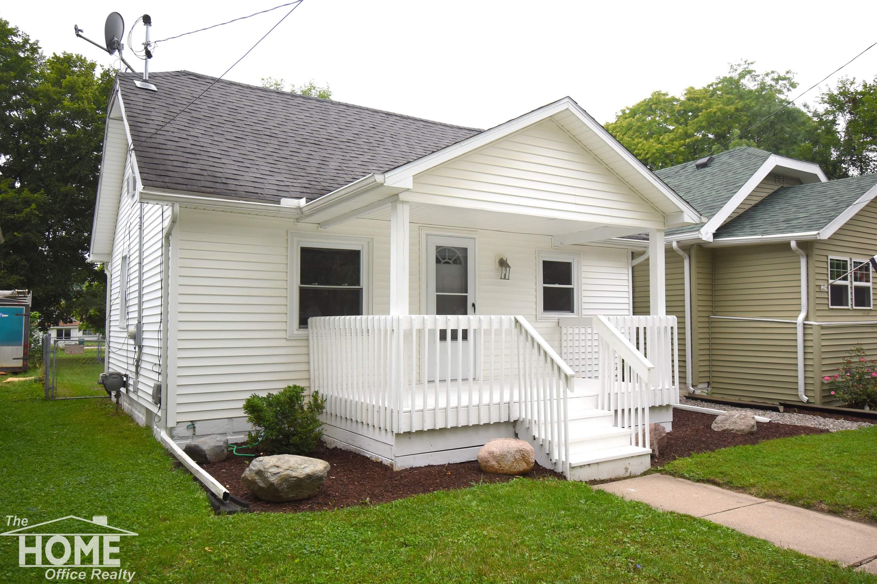 834 Broadway Avenue, Owosso MI 48867 photo 1