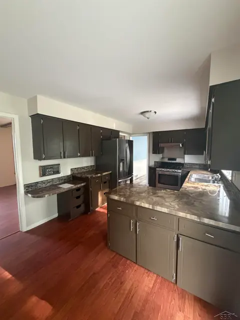 815 Canterbury Drive, Saginaw MI 48638 photo 2