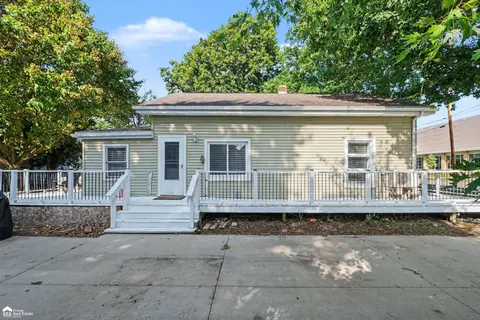 704 E North Street, Owosso MI 48867-1937 photo 2