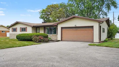 5447 Goetz Court, Bay City MI 48706 photo 2