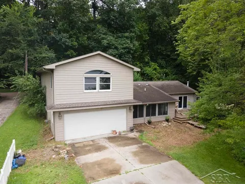 3840 N Water Road, Sanford MI 48657 home for sale