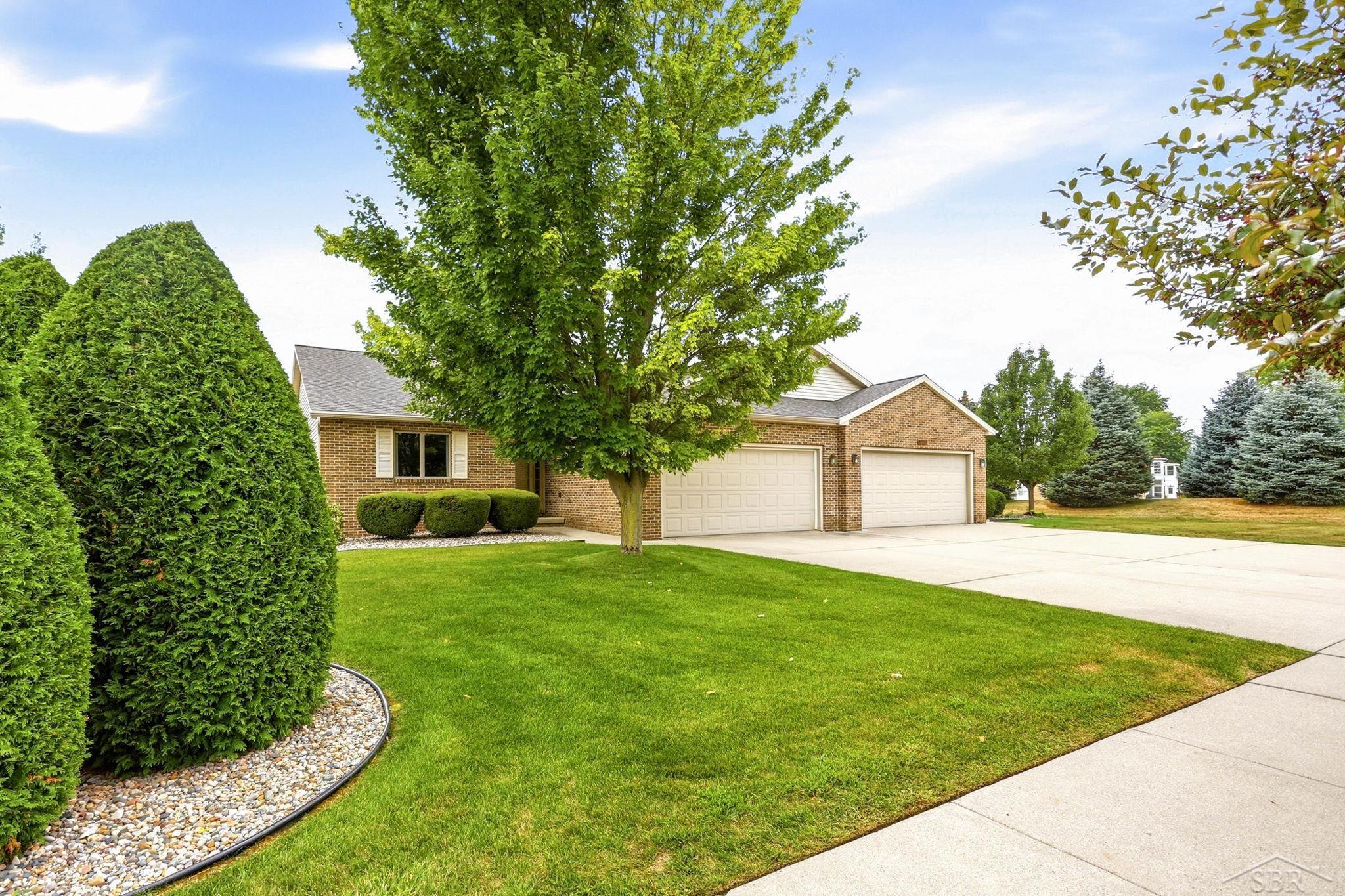8971 N Brookshire Drive, Saginaw MI 48609 photo 1