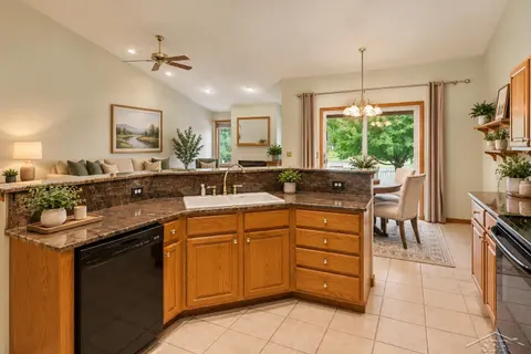 8971 N Brookshire Drive, Saginaw MI 48609 photo 5