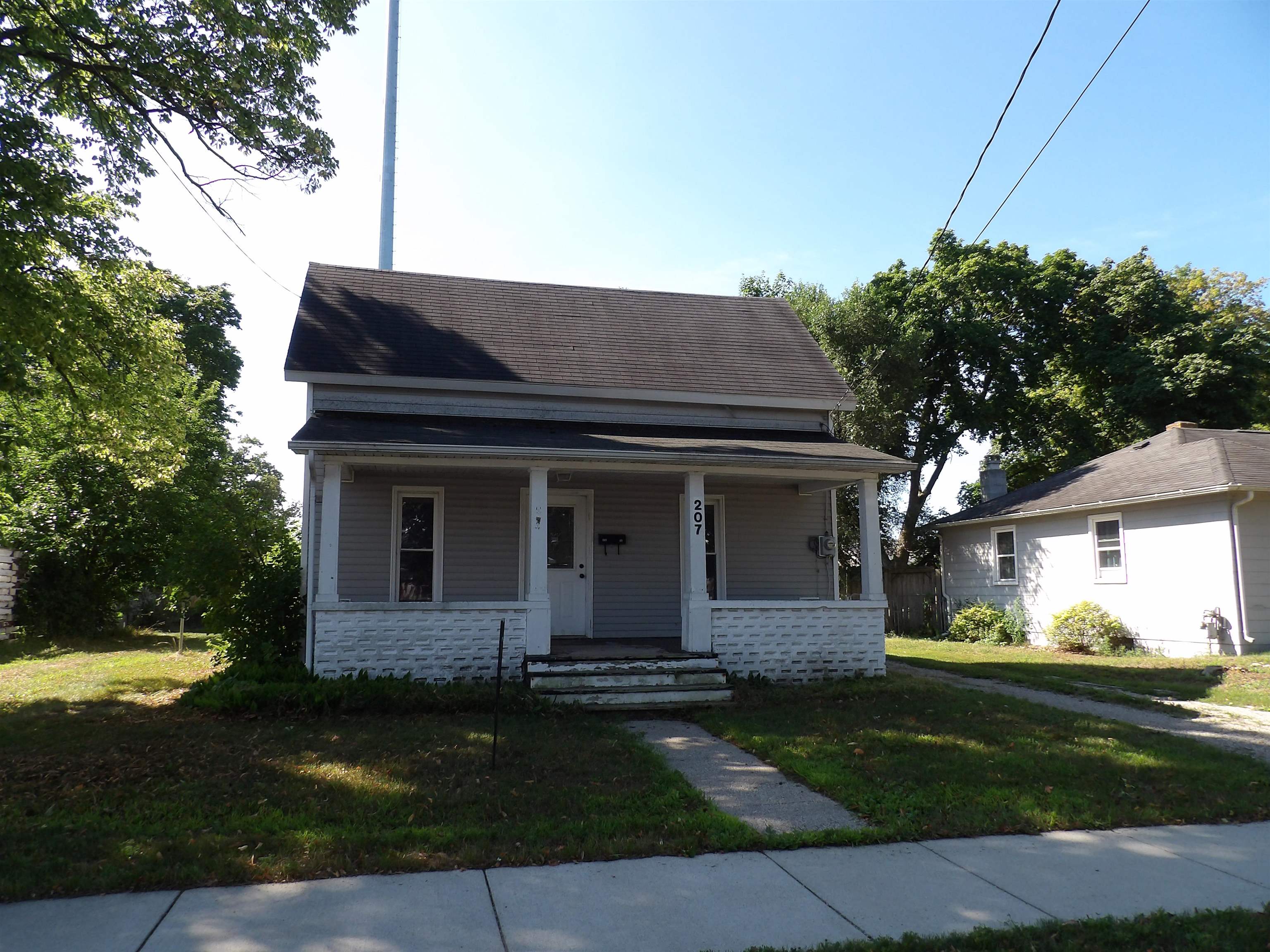 207 W 6th Street, Clare MI 48617 photo 1