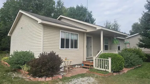 5453 Darby Way, Gladwin MI 48624 photo 3