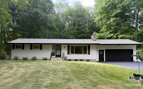 3952 E Kens Lane, Midland MI 48642 home for sale