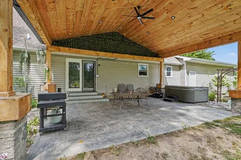 1632 E Miller Road, Midland MI 48640 photo 3