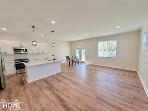 1046 S Pearce Street, Owosso MI 48867 photo 2