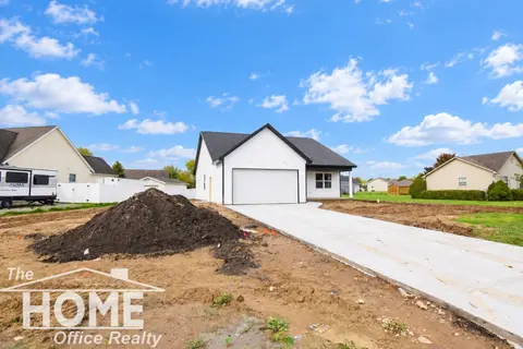 565 Elizabeth Drive, Owosso MI 48867 photo 2