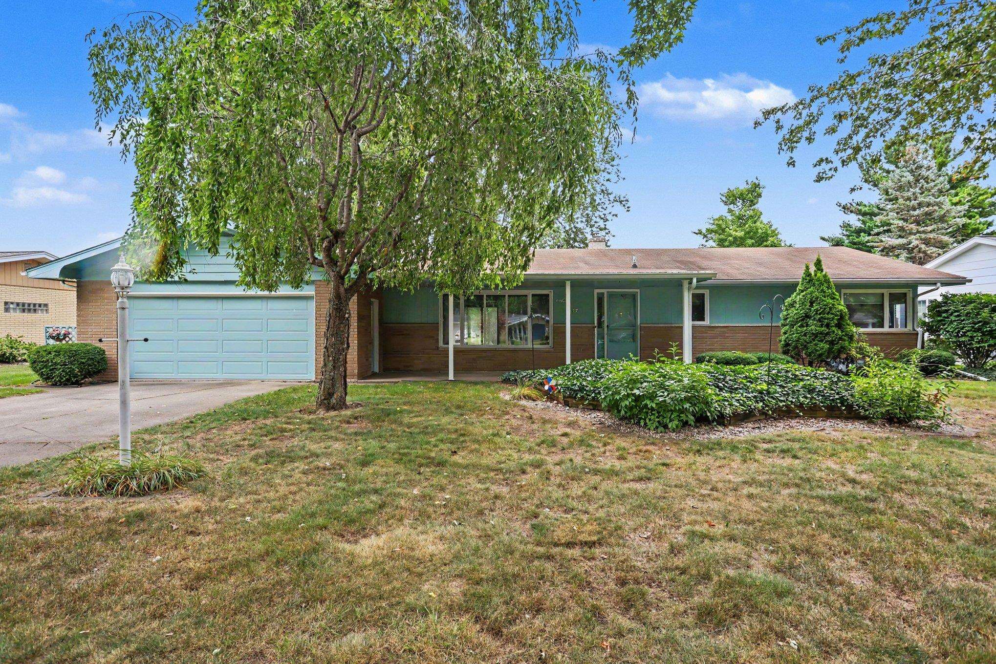 4677 Bloomfield Drive, Bay City MI 48706 photo 1