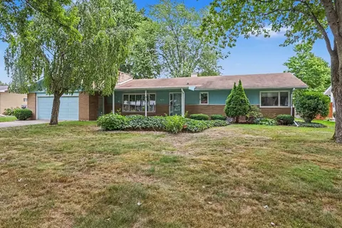 4677 Bloomfield Drive, Bay City MI 48706 photo 2