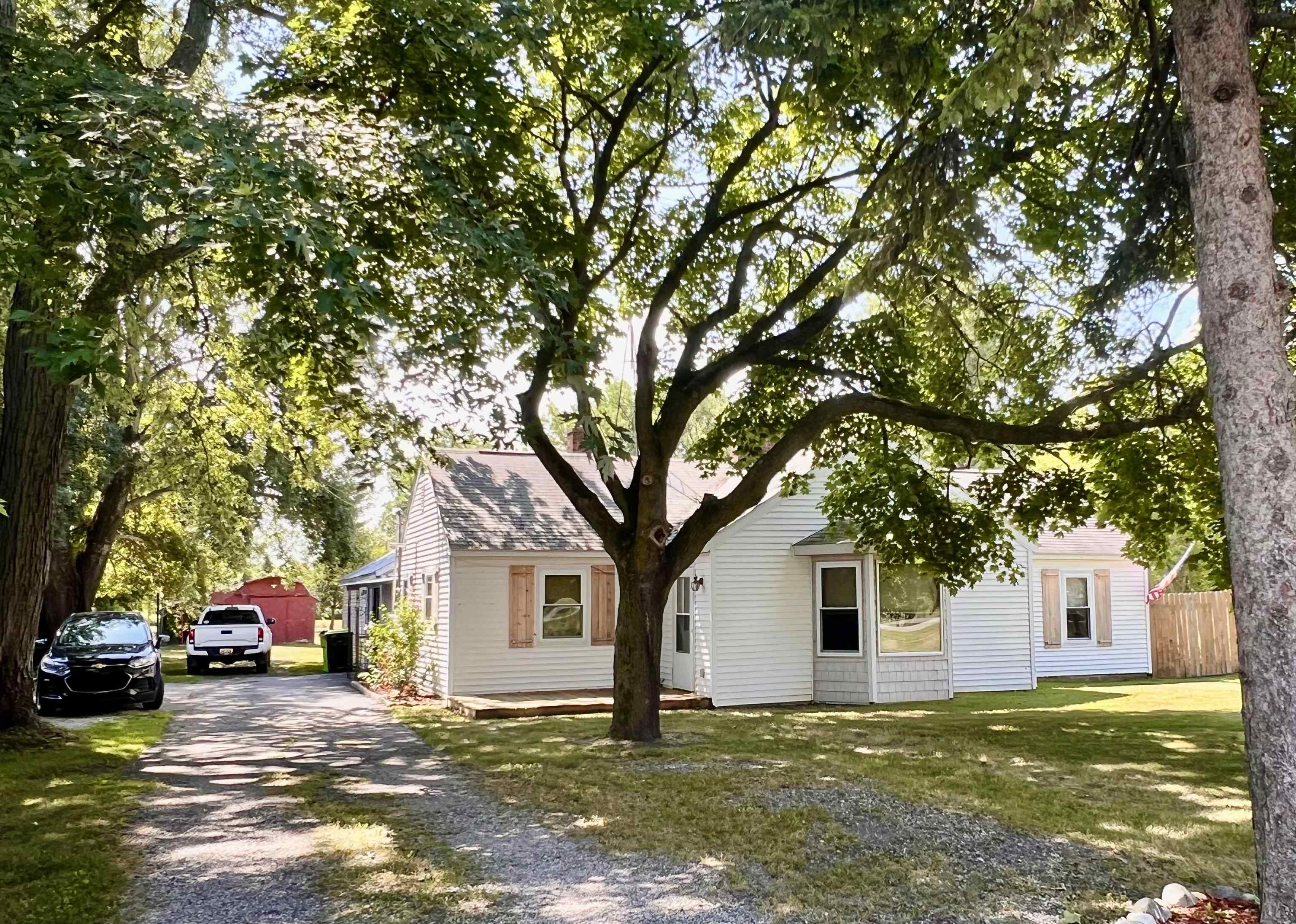 1946 E Parish Road, Kawkawlin MI 48631 photo 1