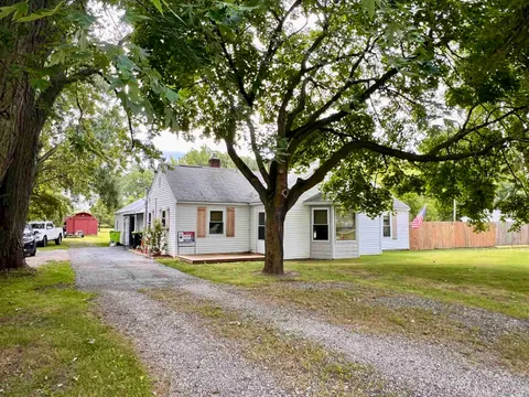 1946 E Parish Road, Kawkawlin MI 48631 photo 2