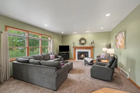 1372 Jaybe Court, Essexville MI 48732 photo 3