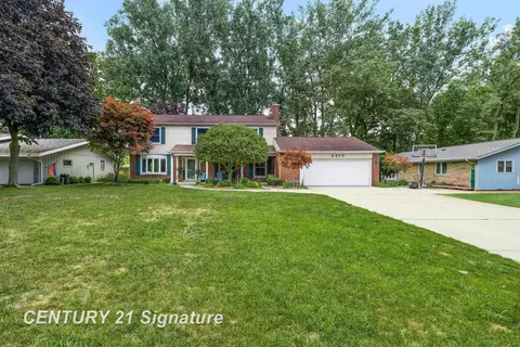 2870 E Nottingham Drive, Saginaw MI 48603 photo 2
