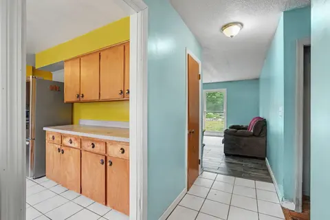 1044 E Washburn Place, Saginaw MI 48602-2954 photo 3