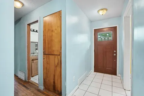 1044 E Washburn Place, Saginaw MI 48602-2954 photo 4