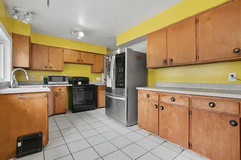 1044 E Washburn Place, Saginaw MI 48602-2954 photo 5