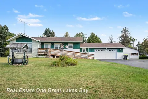 3822 Worth Road, Pinconning MI 48650 photo 2