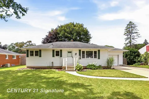 2805 Courtland Place, Saginaw MI 48603 photo 2