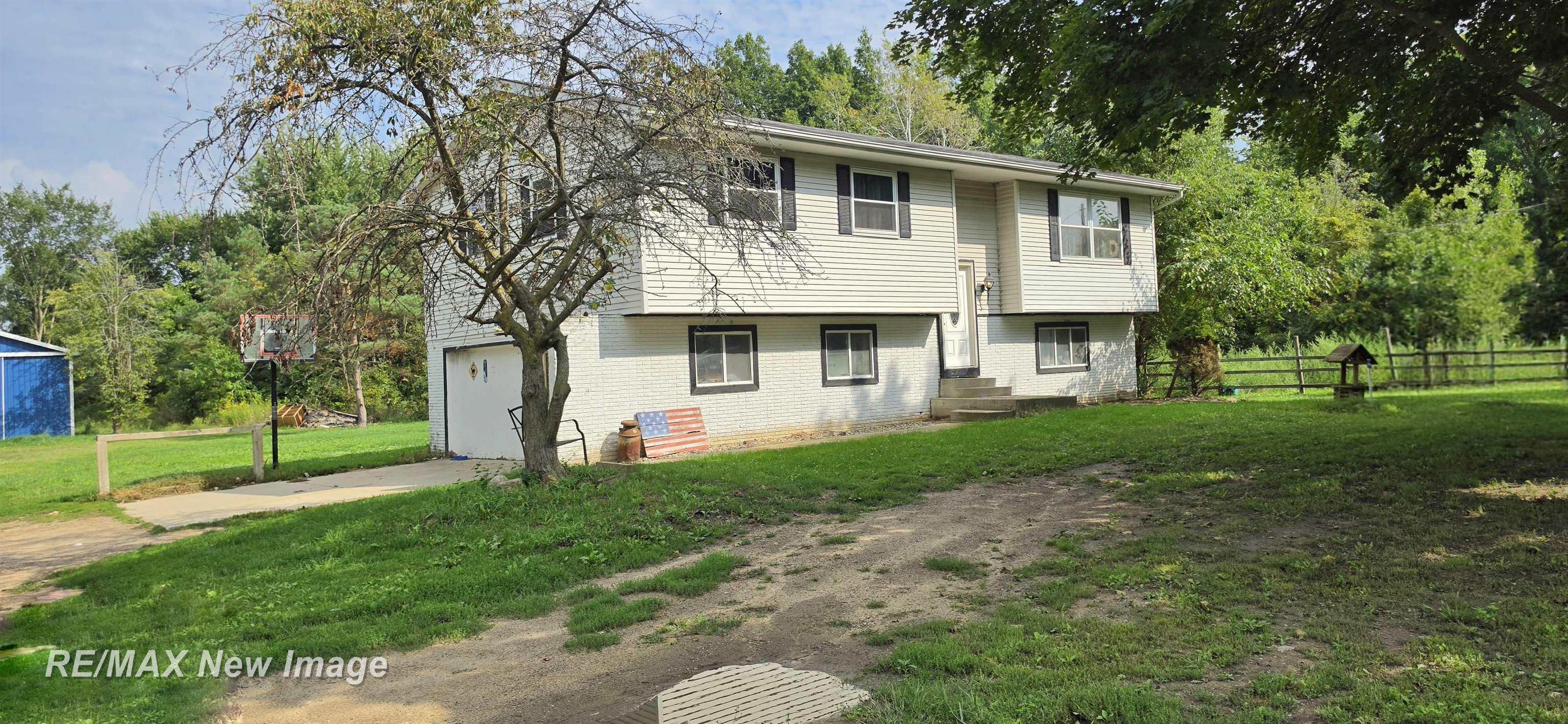 16807 Oakley Road, Chesaning MI 48616 photo 1