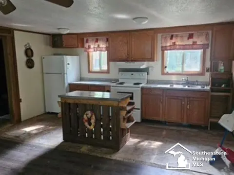 5374 Ferndale Drive, Harrison MI 48625 photo 2