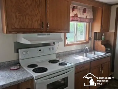 5374 Ferndale Drive, Harrison MI 48625 photo 3