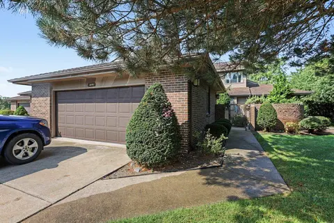 2698 Oakmont Drive, Bay City MI 48706 condo for sale