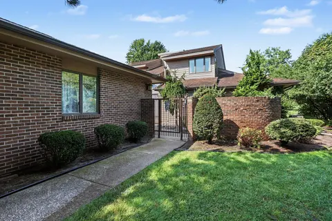 2698 Oakmont Drive, Bay City MI 48706 photo 2