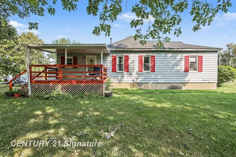 415 E Belle Avenue, Saint Charles MI 48655 photo 5