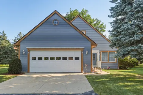 8 Cambridge Park, Frankenmuth MI 48734 condo for sale