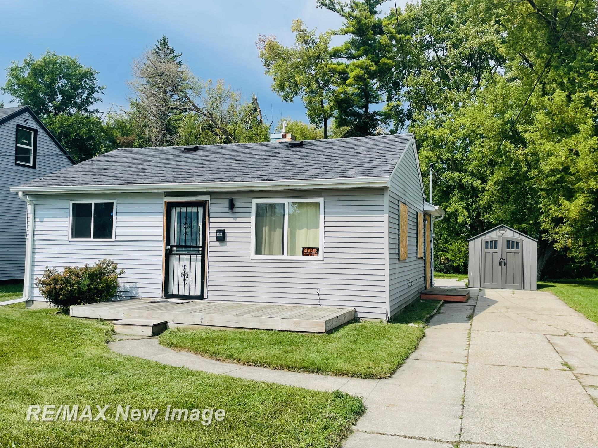 2323 Hartsuff Street, Saginaw MI 48601 photo 1