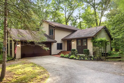 6212 Sturgeon Creek Parkway, Midland MI 48640 home for sale
