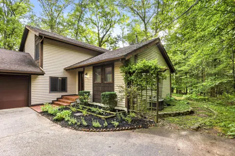 6212 Sturgeon Creek Parkway, Midland MI 48640 photo 2