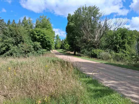 9713 N Glass Road, Farwell MI 48622-9260 photo 2