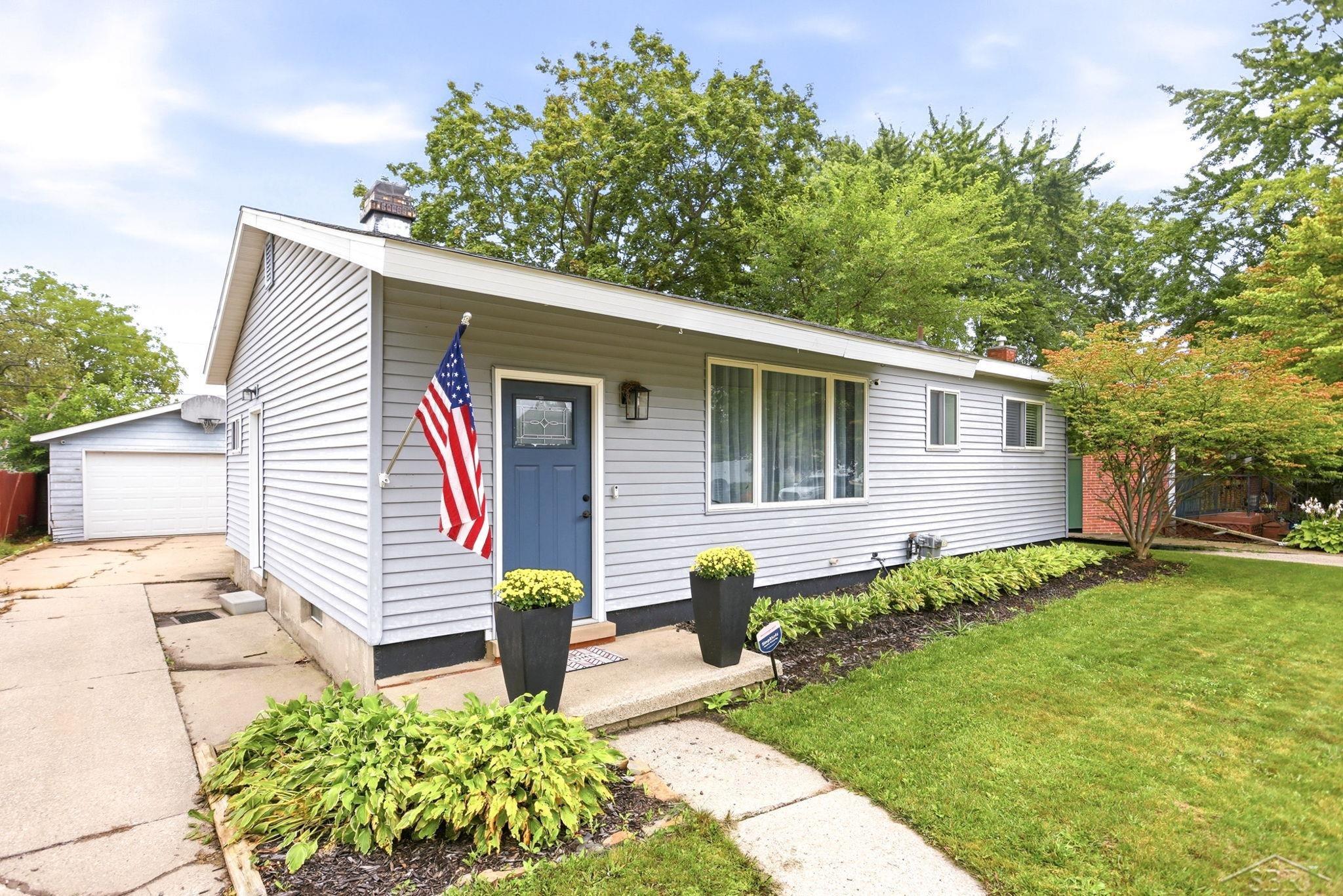 1414 Clay Street, Midland MI 48642 photo 1