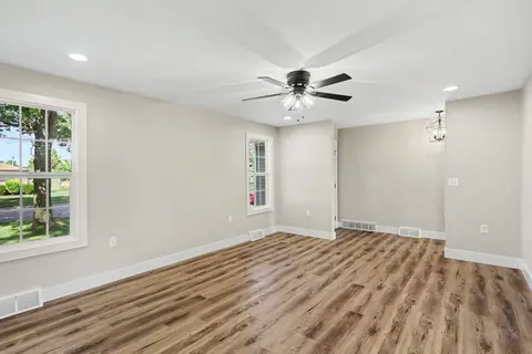 602 Webb Drive, Bay City MI 48706 photo 4