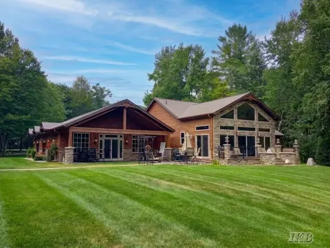 4074 Pineway Drive, Gladwin MI 48624 photo 3