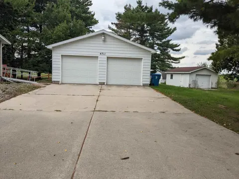 4711 N Elevator Road, Pinconning MI 48650 photo 2