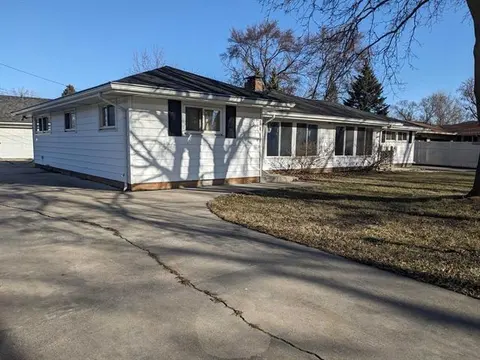 82 Cedar Drive, Bay City MI 48708 multi-family property for sale