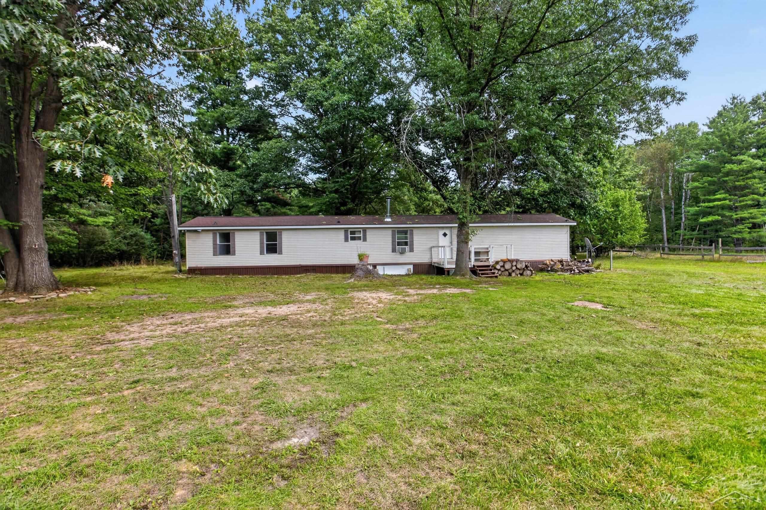 4960 N Skenes Road, Sanford MI 48657 photo 1